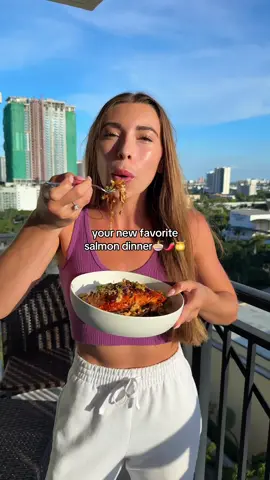 These SPICY SALMON NOODLE BOWLS🍜🌶️🍯 are the BEST!! They take less than 20 min and are so delicious for a weeknight dinner idea. Recipe: Ingredients: -1 pack @momofukugoods noodles -Trader Joe’s stir fry veggies (or your favorite chopped veggies) -2 salmon filets -1 tbsp soy sauce -1 tsp sesame oil -olive oil For the sauce: -3 tbsp soy sauce -1 tsp chili crunch oil -1 tbsp spicy honey -1 tbsp minced garlic -2 tsp sriracha (adjust to spice preference) -1 tsp sesame oil Your favorite toppings (I use sesame seeds, crispy jalapeños, and spicy mayo) 1. Add all the sauce ingredients to a bowl and stir 2. Boil water and add noodles for about 3-4 min 3. Heat a pan over medium heat with olive and sesame oil and once hot, add salmon for about 3 min per side 4. When salmon is almost done, add half the sauce 5. In a separate pan, sauté stir fry veggies. Once they start to soften, add 1 tbsp soy sauce 6. Add noodles and the rest of the sauce to the veggie pan and stir for about 3 min 7. Serve and top with your favorite toppings! Enjoy👩‍🍳 Follow for more healthy meal ideas and wellness inspo!! #mealideas #healthyrecipe #salmonrecipe #salmonnoodles #DinnerIdeas 