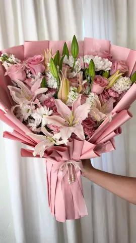 She deserves a Lily bouquet 💖💖 #fresitabloomhaus #fyp #dallasflorist #ramodeflores #dallastx 