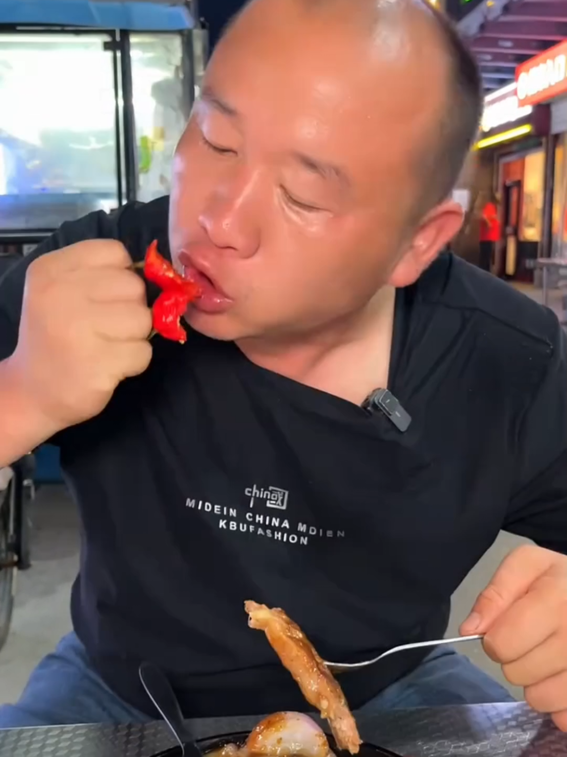 Come enjoy street food with me at the night market - Hoc Si Phu Night Market#🌶 #mukbang #foodtiktok 