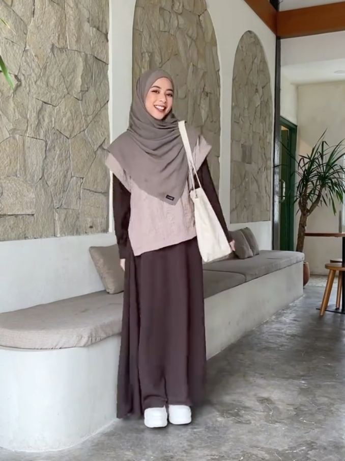 #gamisvest #jamisesyari #gamislebaran #gamissyari #dresskondangan #dressbridesmaid #gamiskondangan #daniadress #gamisouter #dressouter #coklatmahogani #mahogani 