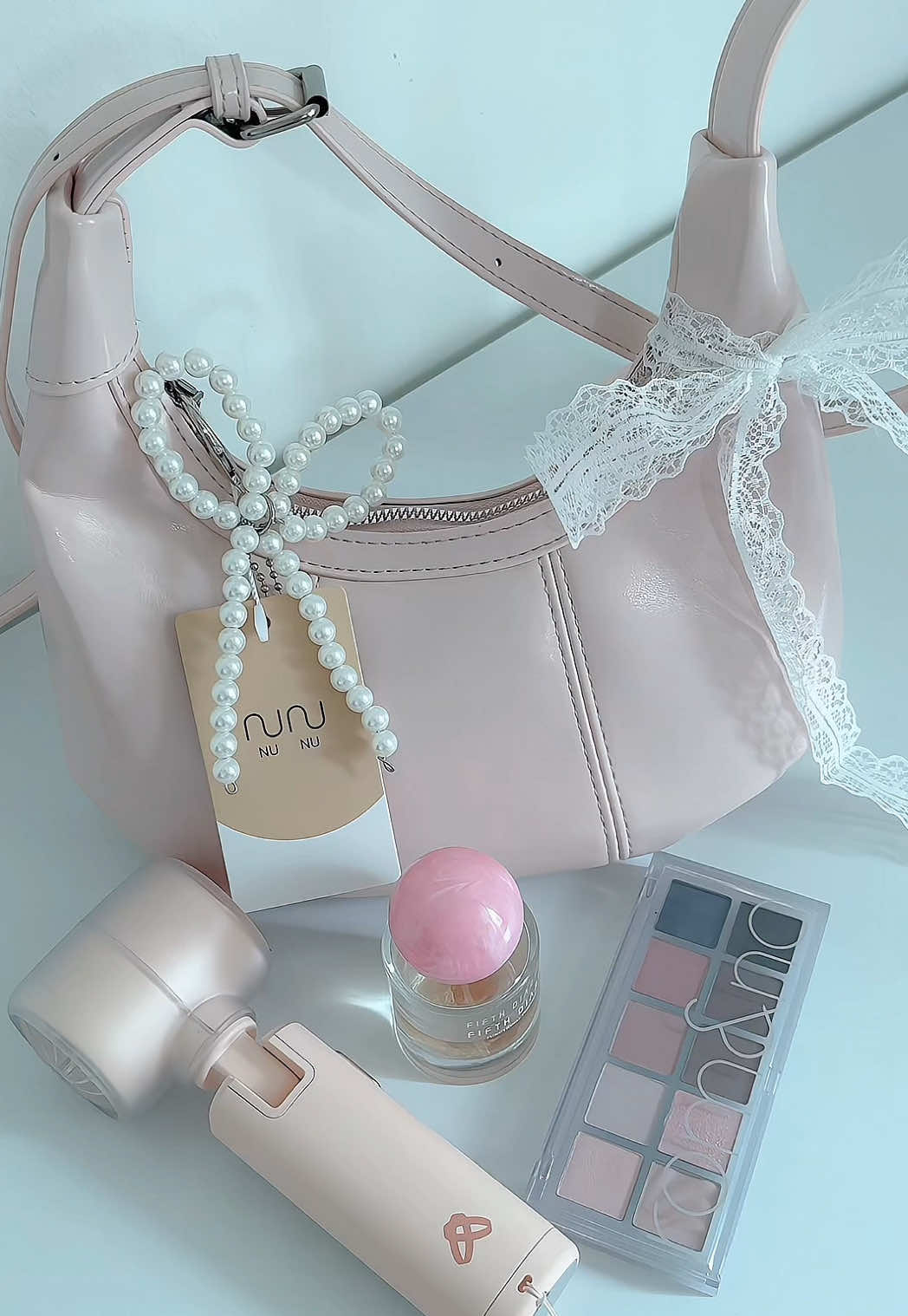 can we talk about how cute this bag is ?! available in 5 stunning colours, harga pun budget friendly tauu below RM30 onlyy 😍💗  #nunubag #croissantbag #handbag #cutebag #pinkhandbag #handbagcollection 