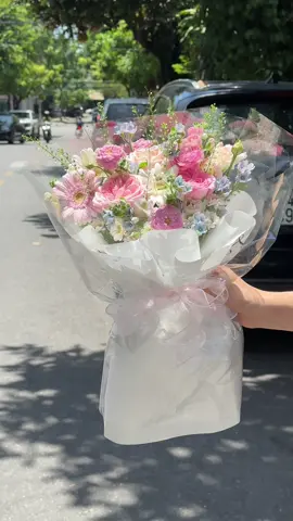 1 chiếc tông mix siêu xinh cho ngày mới, hoa đẹp ở ngay cạnh bạn ☺️☺️ #hoatuoidanang #danang #hoatuoi #bohoatuoi #hoadanang #tiemhoadreamlife 