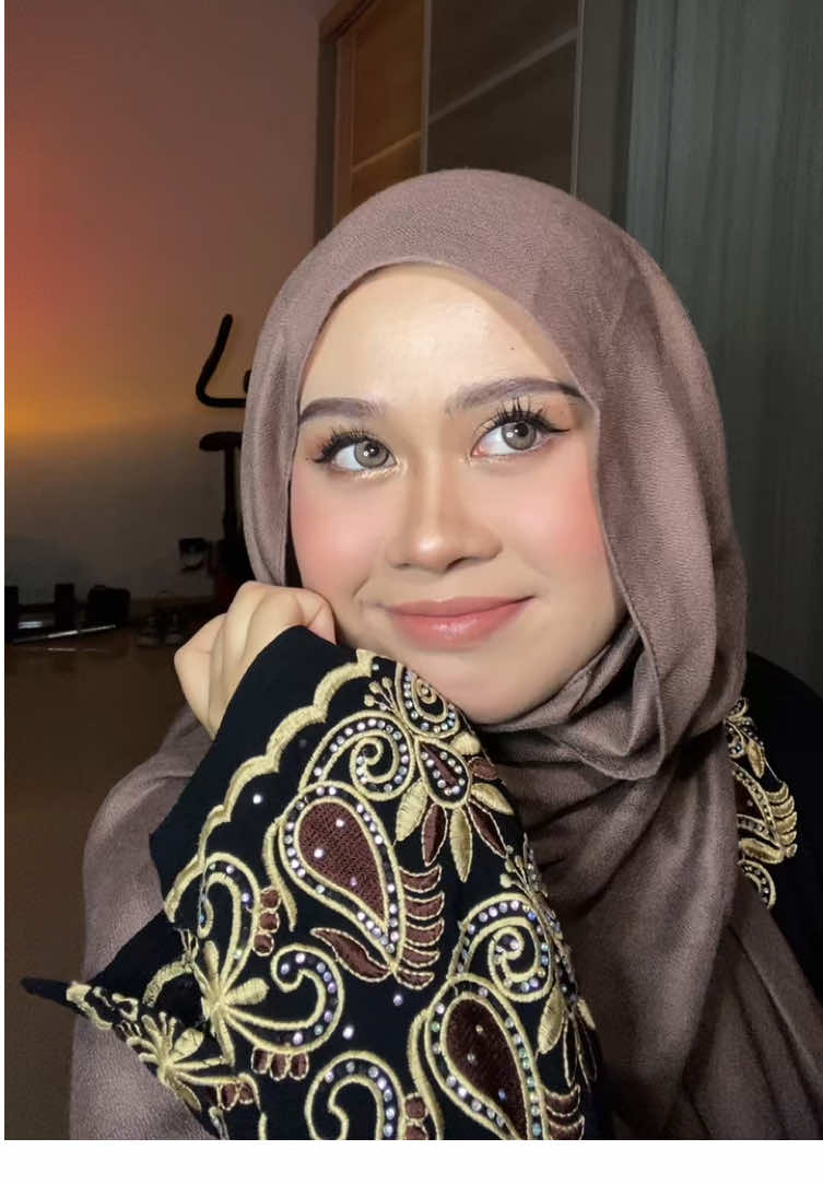 Another make-up tuts 😘#makeuptutorial #grwm #softmakeuplook #girltherapy #makeup #fypシ゚viral #fyp 