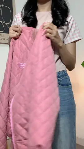 @Elzanteri Apparel Jaket andalan yang sering aku pake hampir setiap hari nihh 💞💓 #elzanteriapparel #jaket #jaketwanitakekinian #jaketbomber #jaketwaterproof #gajiansale #promoguncang77 #jaketkeren #jaketwanita 