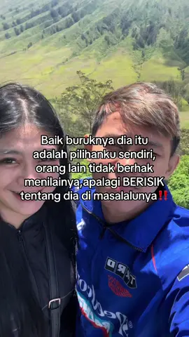 Perihal dia dimasalalu bagaimana aku tidak mengurus itu,karena kamu bukan pilihannya,cuman sebatas menemani bukan di miliki untuk menjadi istri,ampun cerita yg dulu dulu ya pembenci,perusak😘sekarang ya sekarang kalo tahun kemarin dn tahun gajah ya sudah di pendam aja orang hanya di butuh untuk buat hiburan bukan di buat untuk menemani🥰ampun ngamuk ngamuk😗