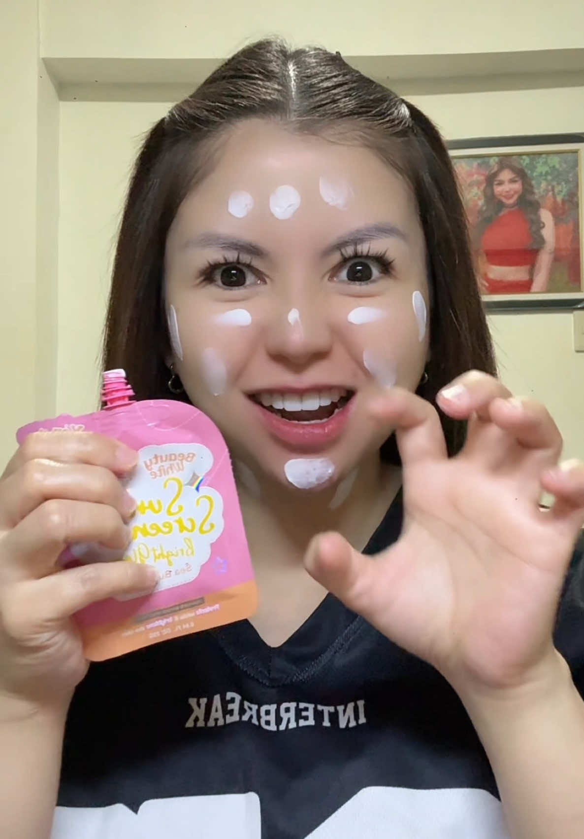 SUNSCREEN with SPF50 + Lipstick lang sapat na! 🌸Beauty White Sunscreen Bright Glow for single pack 139 for twin pack 239🥰  @Jingky Magsino 😉👌🏻🩷@You Glow Babe 07 #youglowbabe #ygb #beautywhite #sunscreen #brightglow #ygbbeautywhite #jingkymagsino #jingkymoves