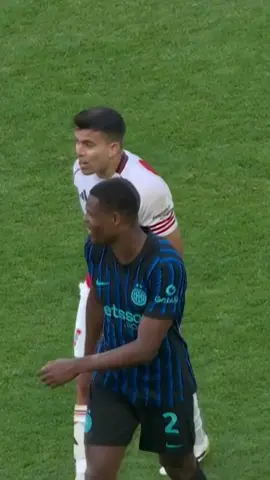 #Repost  🗣🎙@ESPN Argentina🎙  —— ACUÑA CONTRA DUMFRIES: PAPELÓN EN EL CIERRE DEL PARTIDO ENTRE INTER Y RIVER.