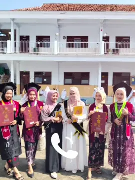 graduation show  #classmeeting 