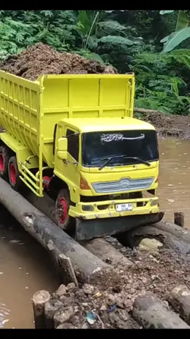 truk extrim #truckrc #fyp #viral?fypシ #rctruck #trukpasir #trukoleng #rctrukhino500 #rcexcavator #vidioviral #rctrukmini #RCCENTRO #fuso220ps #miniaturtruk #rc 
