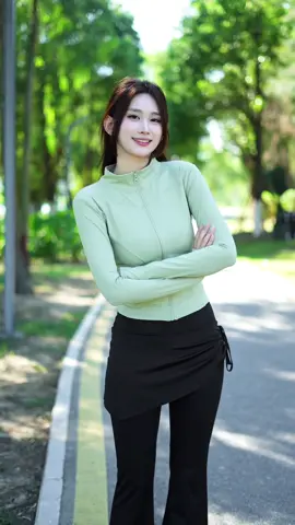 🌞 Lindungi kulit, tetap nyaman beraktivitas! Jaket olahraga UPF50+, cocok untuk yoga, lari, atau hiking. Stylish, adem, dan anti-UV! ✨#jaketolahraga #jaketantiuv #upf50 #yoga #olahraga #bajusport #outdoor #fashion 