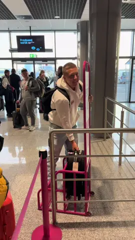 #wizzair #airplanes #lowcost #luggage #luggagefail #nothingbeatsajet2holiday #jet2holidays #jet2 #funny #fail #hahaha @wizzair #fyp #foryou