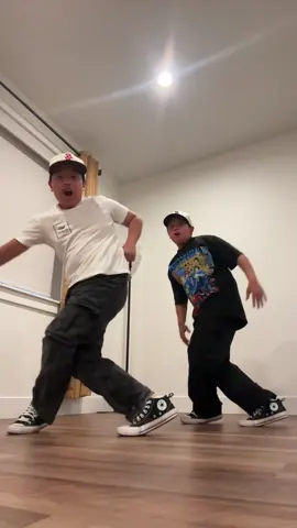 Who are you? 👀( dc: us) #dance #fyp #trending 