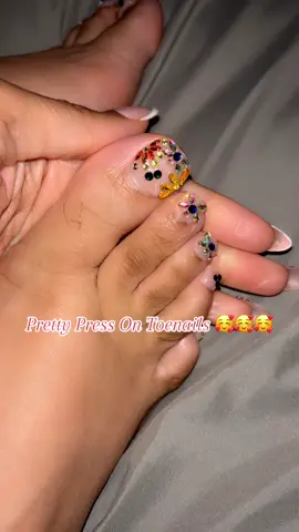 Just get them 🤭🌸 #pressonnails #lovfulnails #acrylicnails #bedazzlednails #fyp #shortnails #lovful #nails #nailoftiktok #toes #pedicure 