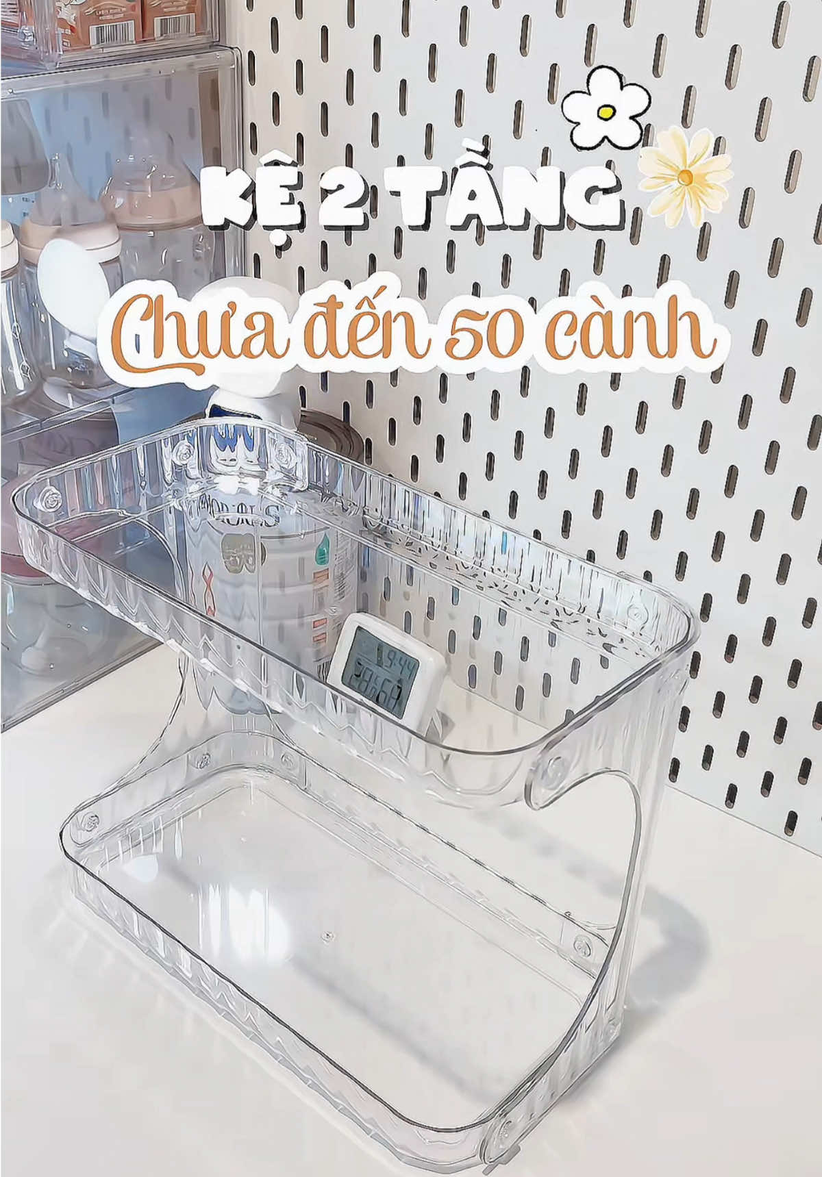 Kệ 2 tầng mica này decor gọn hẳn góc phòng luôn #kedecor #ke2tang #decor #kemypham #kemica  