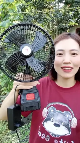 một bộ quạt tích điện pin 10cell chạy từ 5 đến 7 tiếng hôm nay đang có voucher sale cuối tháng 6 của sàn tik tok chưa tới 300k  cả nhà mình không có lý do gì mà không mua #quattichdiendoimoi #quattichdienpin10cell #quattichdien #quattichdiendeban 
