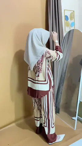 Setelan kekinian motif mewah😍🥰 #setelanwanita #setelancantik #setelanrayon #setelanmurah #setelanviral #setelanjumbo #onesetmurah #onesetkekinian #onesetrayon #masukberandamuu #masukfyp 