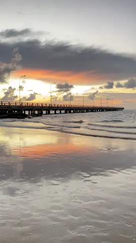 Suka bgt sama pantai, entah kenapa.. meskipun suara ombak gemuruh tapi membawa ketenangan #tuban24jam #tubanjawatimur #tuban #tubanhits #pantaituban #pantaidermaga #fypシ 