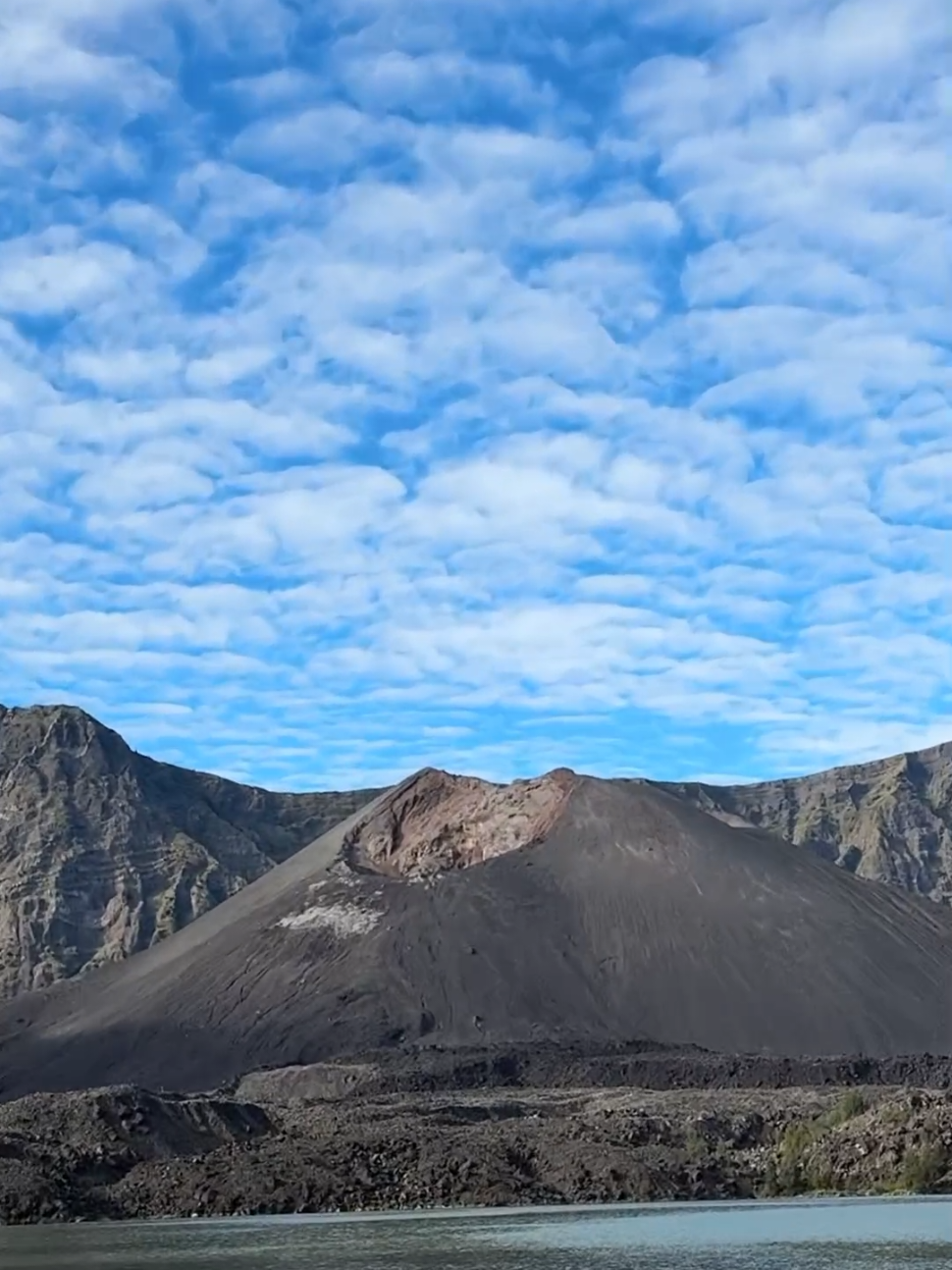 Ternyata hidup bisa setenang ini #danau #segaraanak #rinjani  #fyp 