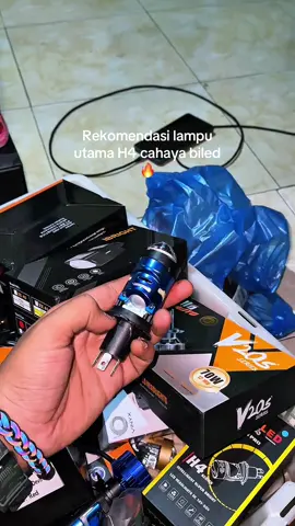 Salah satu lampu H4 ter gokil, cahaya rapi & cut off warna birunya tebel 🤩 #lampuh4 #lampuutamah4 #okegarage 
