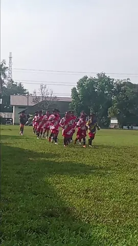 sebelum memulai aktifitas mari kita pemanasan biar otot tidak tegang