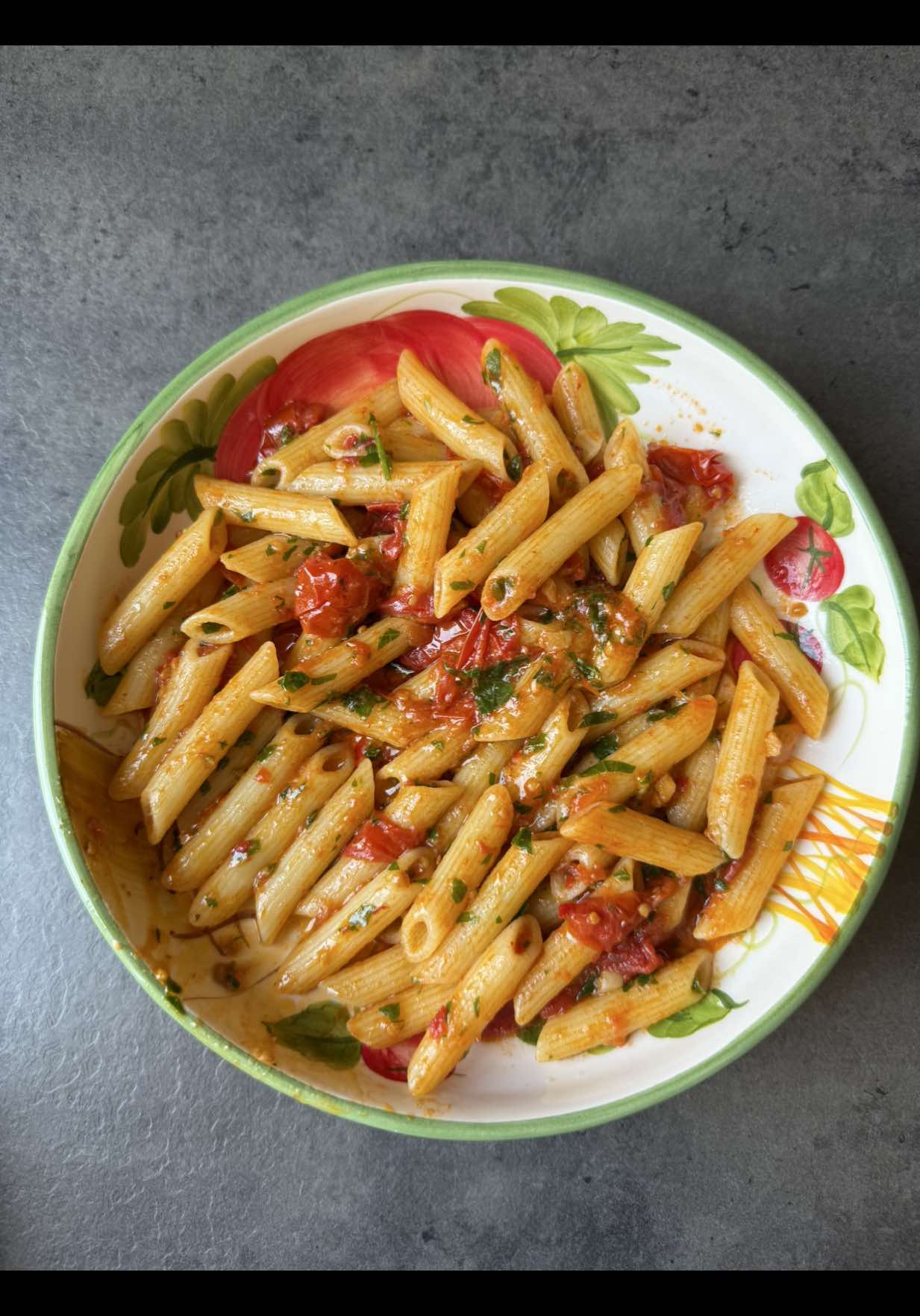 🍝 Pasta all’Arrabbiata 🌶 A classic spicy Italian pasta made with simple, bold ingredients! 🛒 Ingredients: 🧄 A few cloves of garlic (minced) 🌶 1 spicy chili pepper (chopped) 🍅 A handful of datterini tomatoes (halved) 🥫 A few spoonfuls of polpa di pomodoro (crushed tomatoes) 🍝 Penne pasta (for 1–2 servings) 🫒 Olive oil 🧂 Salt to taste 👩‍🍳 Instructions: 1️⃣ Boil the pasta 🫗 Bring salted water to a boil and cook the penne until al dente. Drain and set aside. 2️⃣ Prepare the sauce 🔥 Heat olive oil in a pan. Add garlic and chili pepper. Sauté until fragrant (about 1–2 minutes). 3️⃣ Add the tomatoes 🍅 Add datterini tomatoes, then stir in the polpa di pomodoro. Let it simmer for a few minutes. Add a splash of pasta water if needed. 4️⃣ Mix it all together 🍝 Toss the cooked penne into the sauce and mix until fully coated. 5️⃣ Serve & enjoy ✨ Finish with a drizzle of olive oil and serve hot! #pasta#pastaarrabiata#cucinaitaliana#pranzo#cookingtips#italiancuisine#spaghetti#pennepasta#pastalover#pastatiktok 