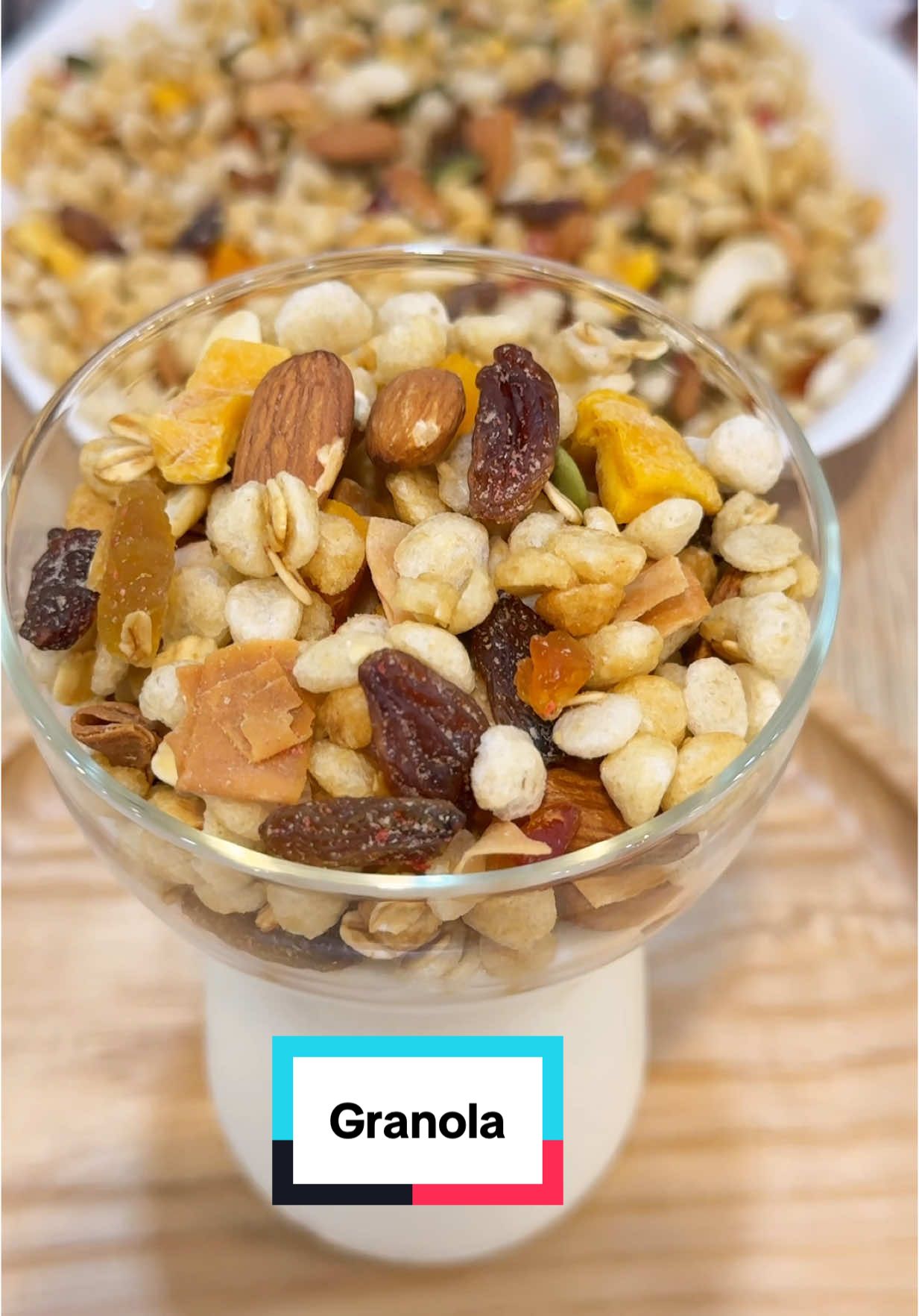 Cuối cùng mình cũng tìm được loại granola ăn mỗi ngày mà không ngấy #meberyne #review #food #mukbang #granola #granolagiotnang #nongsangiotnang 