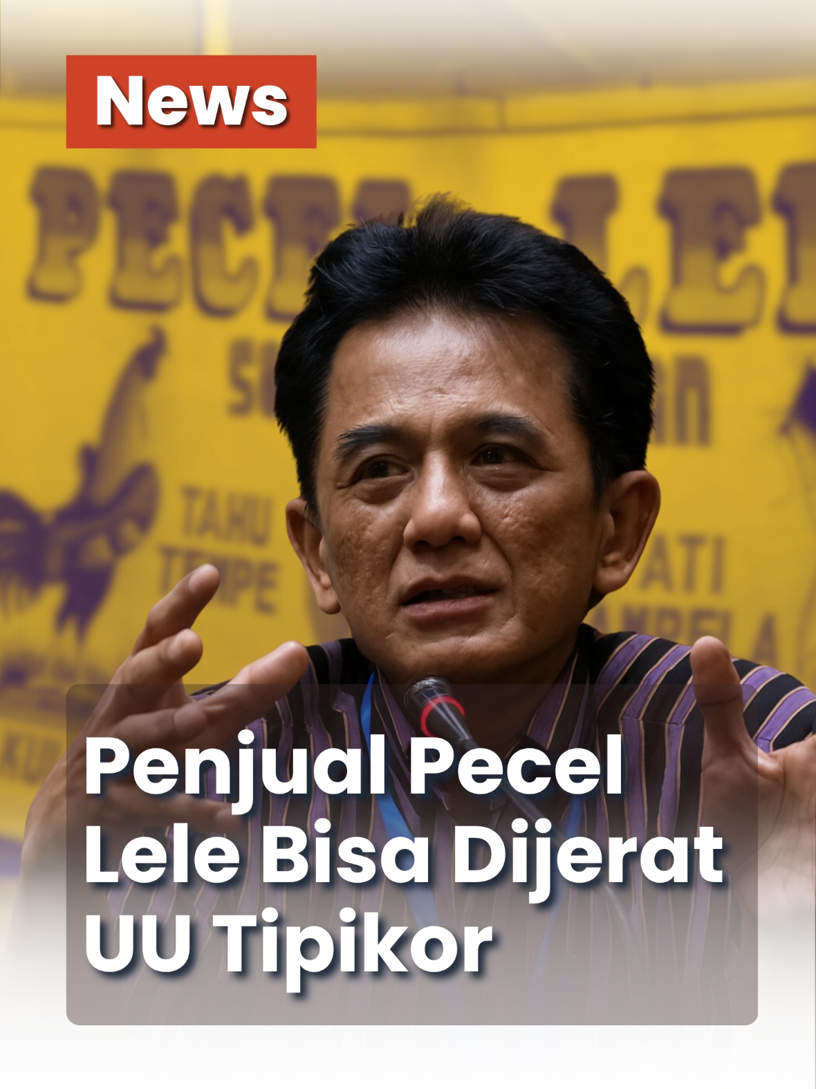 Penjual kaki lima di trotoar bisa dijerat UU Tindak Pidana Korupsi? 🤔 Mantan pimpinan KPK, Chandra M. Hamzah, menyebut bahwa pedagang yang memakai trotoar untuk berjualan bisa dianggap melanggar hukum dan merugikan negara—karena merusak fasilitas umum yang dibiayai APBN. Pasal 2 dan 3 UU Tipikor memang memakai istilah “setiap orang”, sehingga tak hanya pejabat, masyarakat biasa pun bisa kena. Makanya, Chandra mendorong agar pasal ini direvisi supaya tidak menjerat rakyat kecil yang hanya berjuang mencari nafkah. ➡️ Gimana menurutmu? Setuju pasalnya direvisi atau tidak? Tulis pendapatmu di kolom komentar! 👇 #menjadipengaruh #komunitasumkm #bisnis #news #hotnews #berita #informasi 