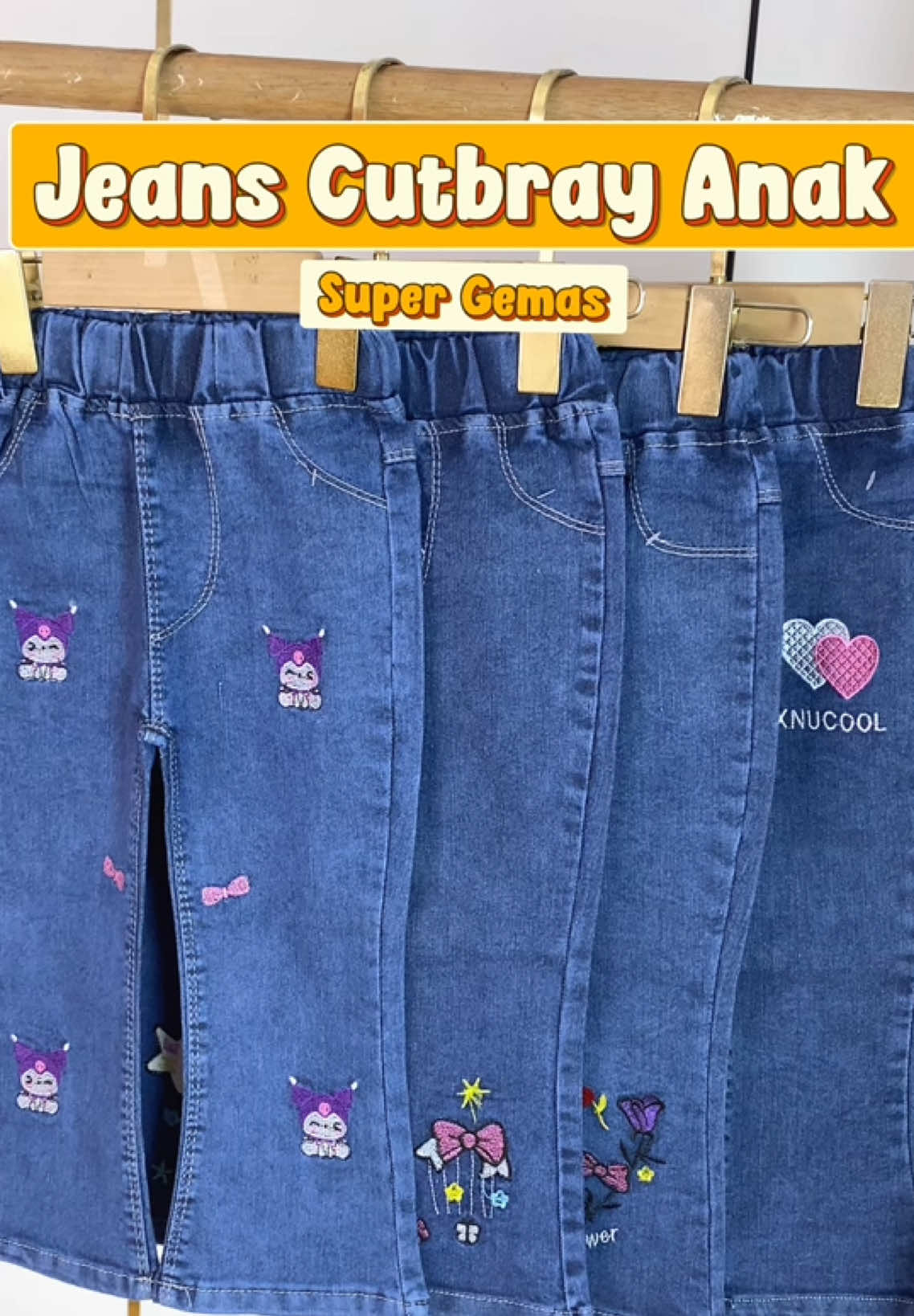 Celana cutbray jeans anak ini solusi untuk sikecil yang ingin tampil stylish tetapi tetap mengutamakan kenyamanan. Pilih motif yang mana nih? Yuk order sekarang juga😍🥰❤️ #jeansanak #celanajeansanak #jeansanak #cutbrayanak #celanacutbrayanak #cutbrayjeansanak 