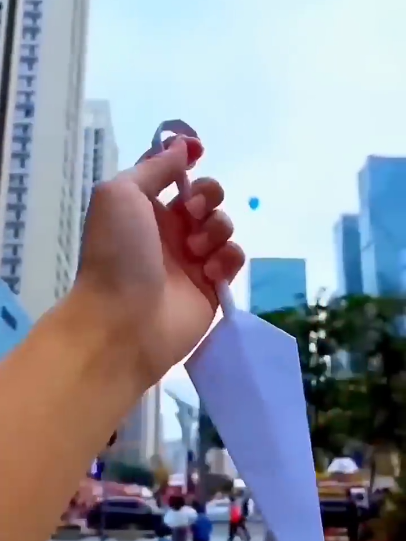 A cloud-piercing machine suitable for May Day. Learn this cloud-piercing machine and you will no longer be bored during the holidays #520 folding methods of paper airplane # Origami Plane #Paper PlaneCollapse #Paper #handmade #thinking #Origami #fyp #Homemade #Parent #hot #paperplane #childhoodpaperplane #foryou #hands #airplane #educationaltoy #tiktok