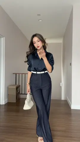 Navy ยืน 1 🔥 #tiktokshopครีเอเตอร์ #คลาสแฟชั่น #แต่งตัว #OOTD #เสื้อเบลาส์ #เสื้อเชิ้ตผู้หญิง #เสื้อเชิ้ตซาติน 