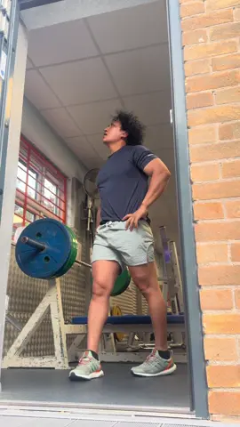Moving weight like it’s part of the rhythm #benchpress #jazz #fyp 