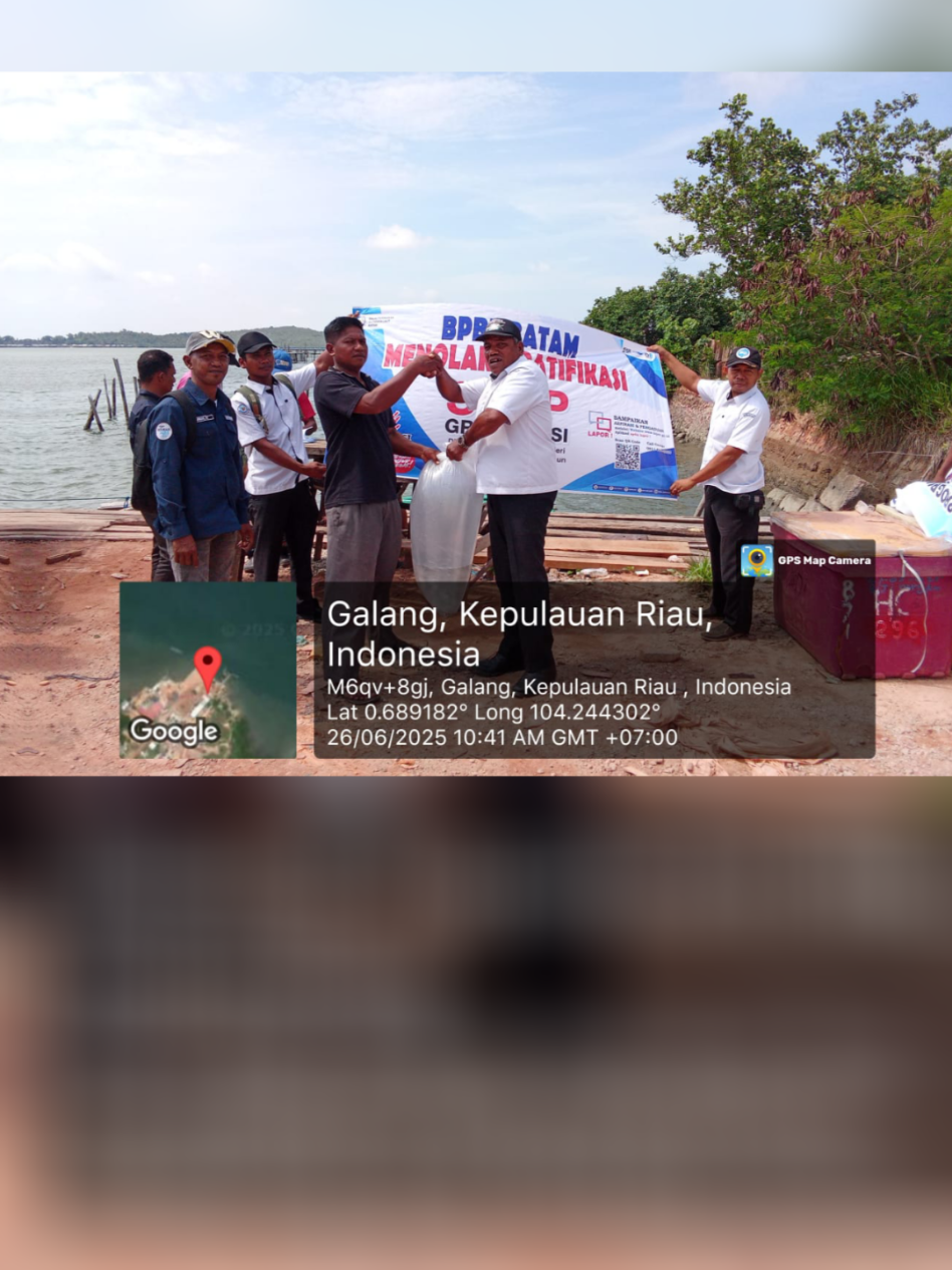 #sahabatbudidaya  Tim Bpbl Batam melakukan serah terima bantuan benih ikan Bawal Bintang sebanyak 10.000 ekor dan Kakap Putih sebanyak 15.000 ekor kepokdakan Kerapu Mandiri Galang Batam, Pokdakan Todak Jaya 01, Pokdakan Mina Rezeki, Pokdakan Hidayah, Pokdakan Harapan Bersama dan Pokdakan Harap Lanjut. Kamis (26/06/25). Dalam penyerahan tersebut juga dilakukan publik campaign menolak gratifikasi. Informasi lebih lanjut dapat menghubungi call center kami 08116685555. #PanganBiru #2025KKPRiseTogether #EkonomiBiruUntukIndonesiaEmas #SaktiWahyuTrenggono  #KKPGOID #programprioritasbpblbatam