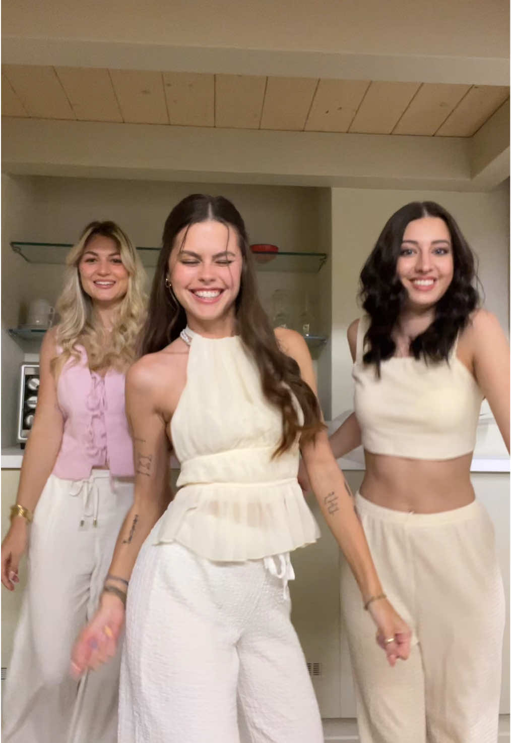IG: galdorottya__ 👯‍♀️💃🏼 @ohkataa @Zacharovits Timi 