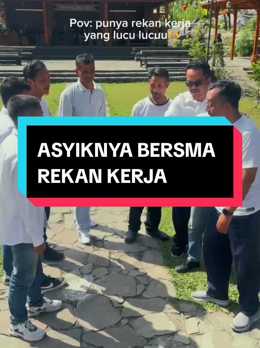 rekan kerja adalah rumah kedua setelah rumah. indahnya keakraban di sekolah #akrab #sd #gurusd 