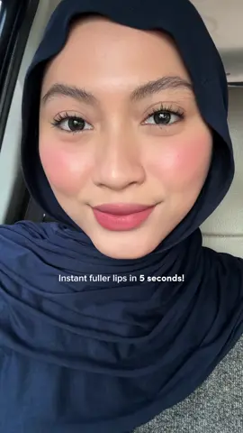 Lip velvet nyaman banget dipake even pas bibir lagi kering 👌🏻 Biar lebih hemat, setiap hari ada voucher 10k off loh dari 77k ke 67k! Terus nanti tanggal 7.7 ada voucher 15k off dari 77k ke 62k, cuss belanjaaa 💋 #focallure #lipcream #blurredlips #lipvelvet #lippies #lippieshani 