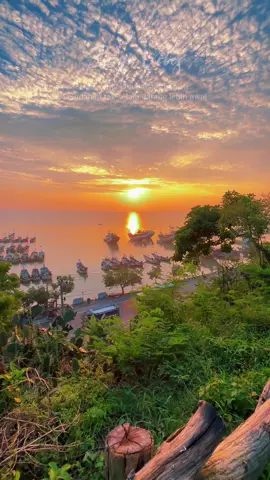 View senja se indah ini Ada di Rembang loh, hanya 30 menit dari Pusat Kota Rembang,… Yuk ajak Teman, Pasangan Atau Keluarga Menikmati Indahnya Senja dari Watu Layar Tiket Masuknya hanya Rp 3.000,- #rembang #pantai #wisata #senja #rembang24jam #rembanghits #fyp #fypシ #fypシ゚viral #fypage #fyppppppppppppppppppppppp  @Perum Perhutani KPH Kebonharjo @REMBANG @Rembang Update @@Sekitar.rembang @Perum Perhutani 