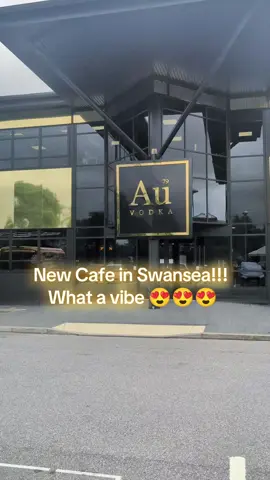 What a cafe 😍 I can't believe my gift at the end! Thank you AU vodka HQ @Au Vodka @auvodkahq  #swansea #newcafe #swanseacafe #cafe #cafevibes 