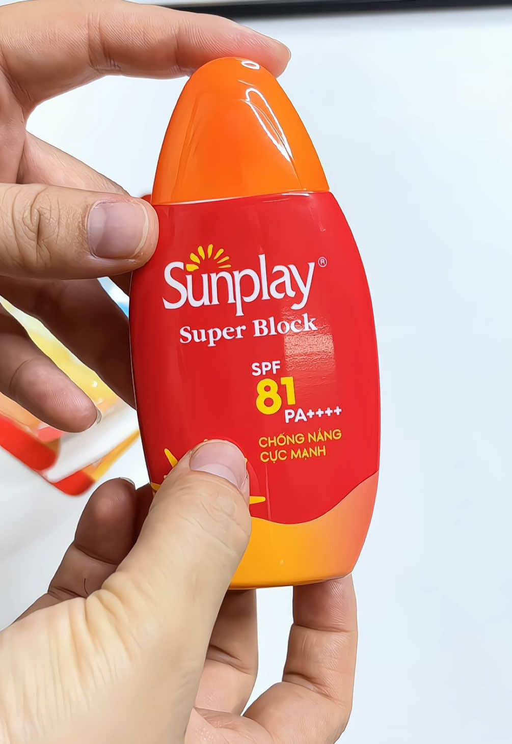 Hè là phải có KCN Sunplay đỏ này nha , nó chống nắng đỉnh chóp luôn ấy #kemchongnang 
