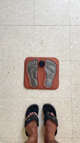 . . . . . . #footpain #fyp #shock #massage #reflexion #foottherapy #relaxing #cramp #SelfCare #footmassage #chock #viralvideos #nomorepains #tiktokmademebuyit #viralproducts #tik_tok #wellness 