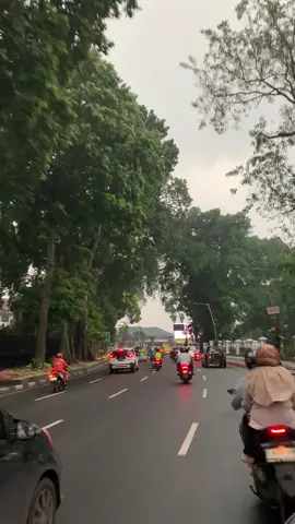 Bogor abis hujan 🌧️ 🍃                                      #vibesbogor #fyp #fyppppppppppppppppppppppp #fypdong #fypシ゚ #lewatberanda #bogorhujan 
