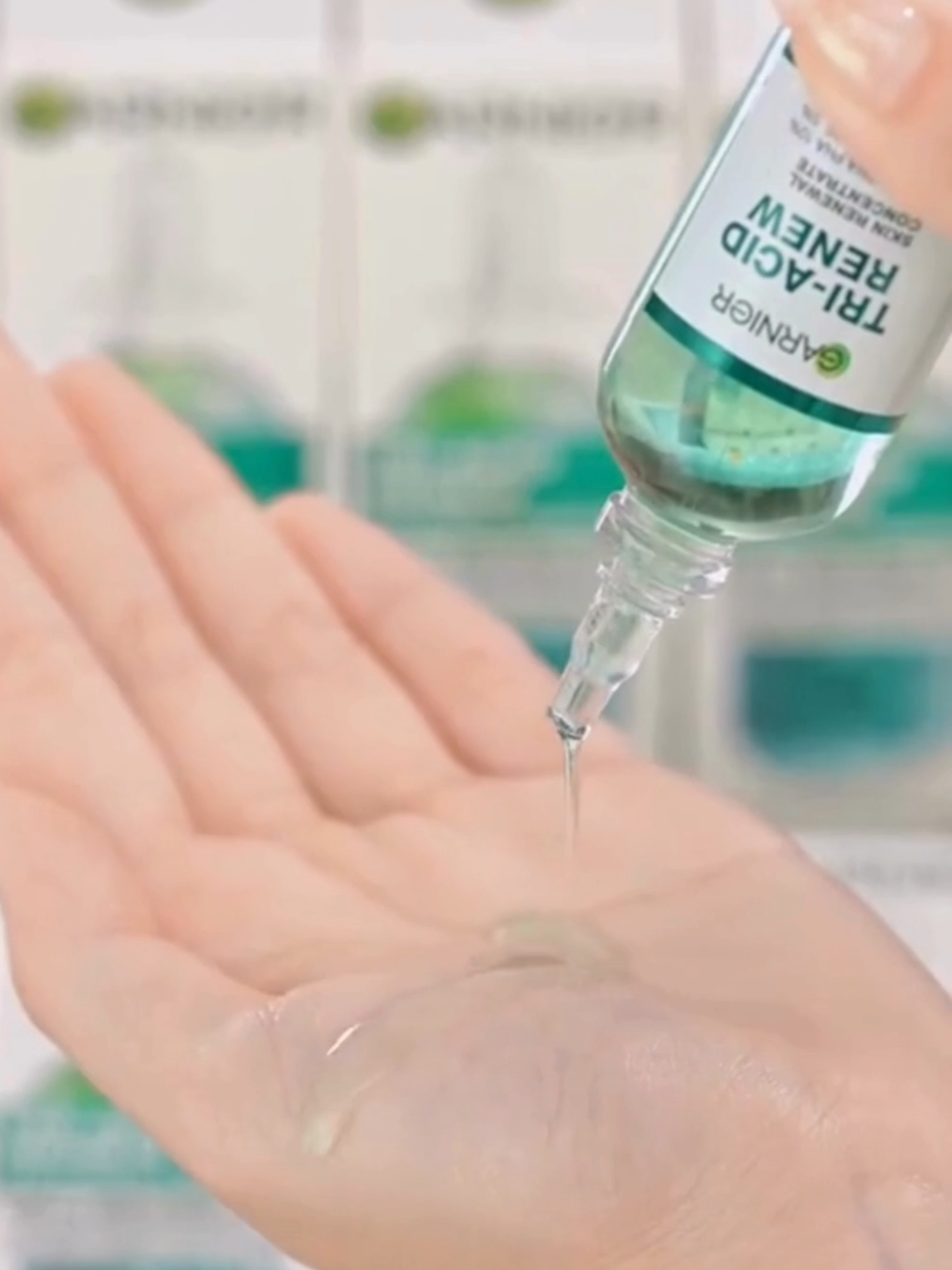 Try sekali, terus addicted! NEW Garnier Tri-Acid Peeling Serum 😍 #GarnierSkincare #GarnierTriAcidRenew #GarnierPeelingSerum #GarnierMalaysia #PeelTheTruth #GarnierMY #TriAcidKupasFakta #GentlePeelingAcid