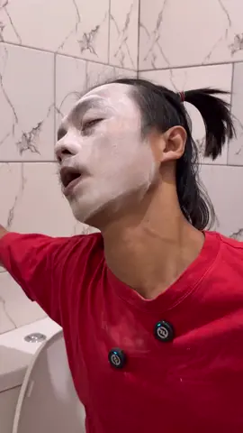 Lagi berak malah jajan