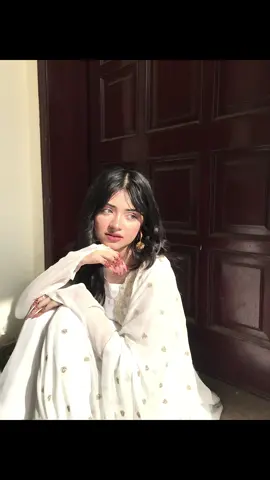 Old videos 🤍 #tiktok #viral #tiktokfeed #followers #followers #fitoftheday #whitedress #eidvibes #like #viewsproblem #oldbibes 