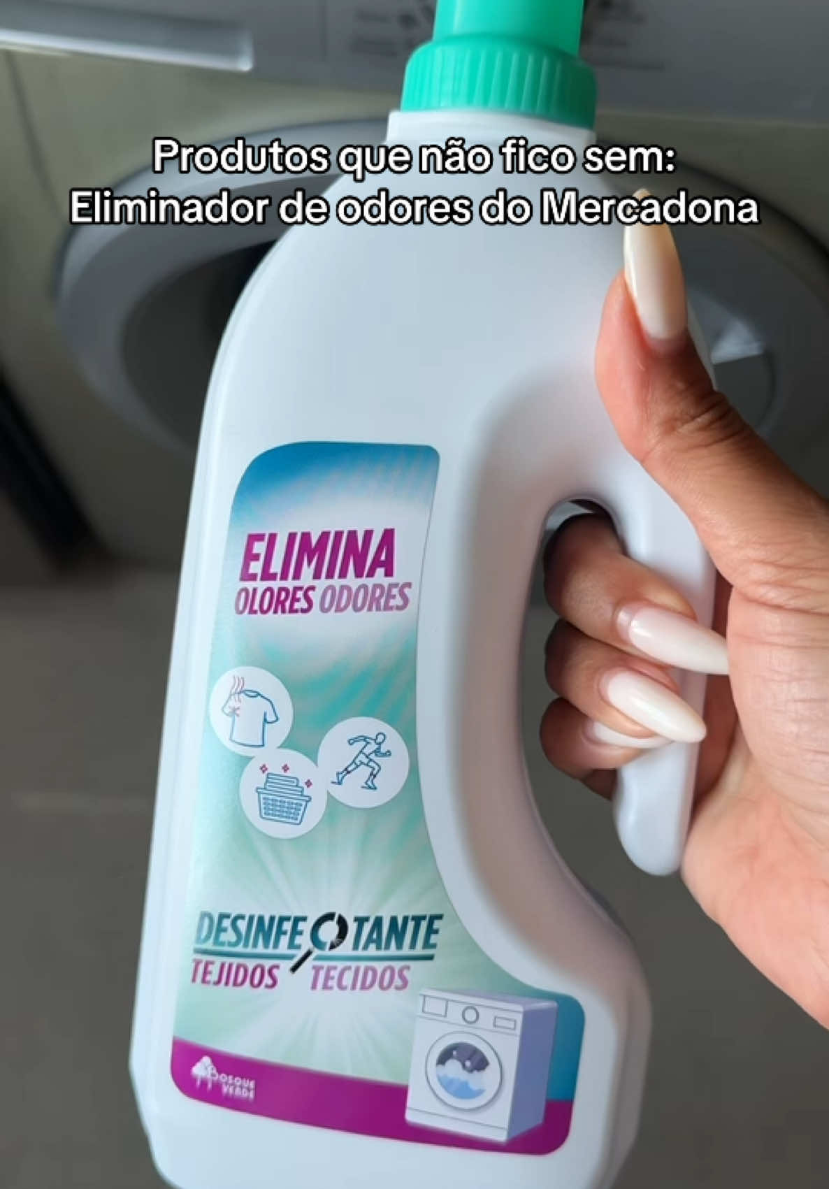 Esse é daqueles produtos que depois de conhecer, já não fica mais sem! Porque quem é que não ama uma roupa limpa e super cheirosa! 😍 #moraremportugal #viveremportugal #brasileirasemportugal #imigrantesbrasileiros #achadinhosportugal #vidaemportugal #vivendoemportugal #roupasemportugal #roupalimpa #mercadona #mercadonaproductos #mercadonalover #mercadonaportugal 