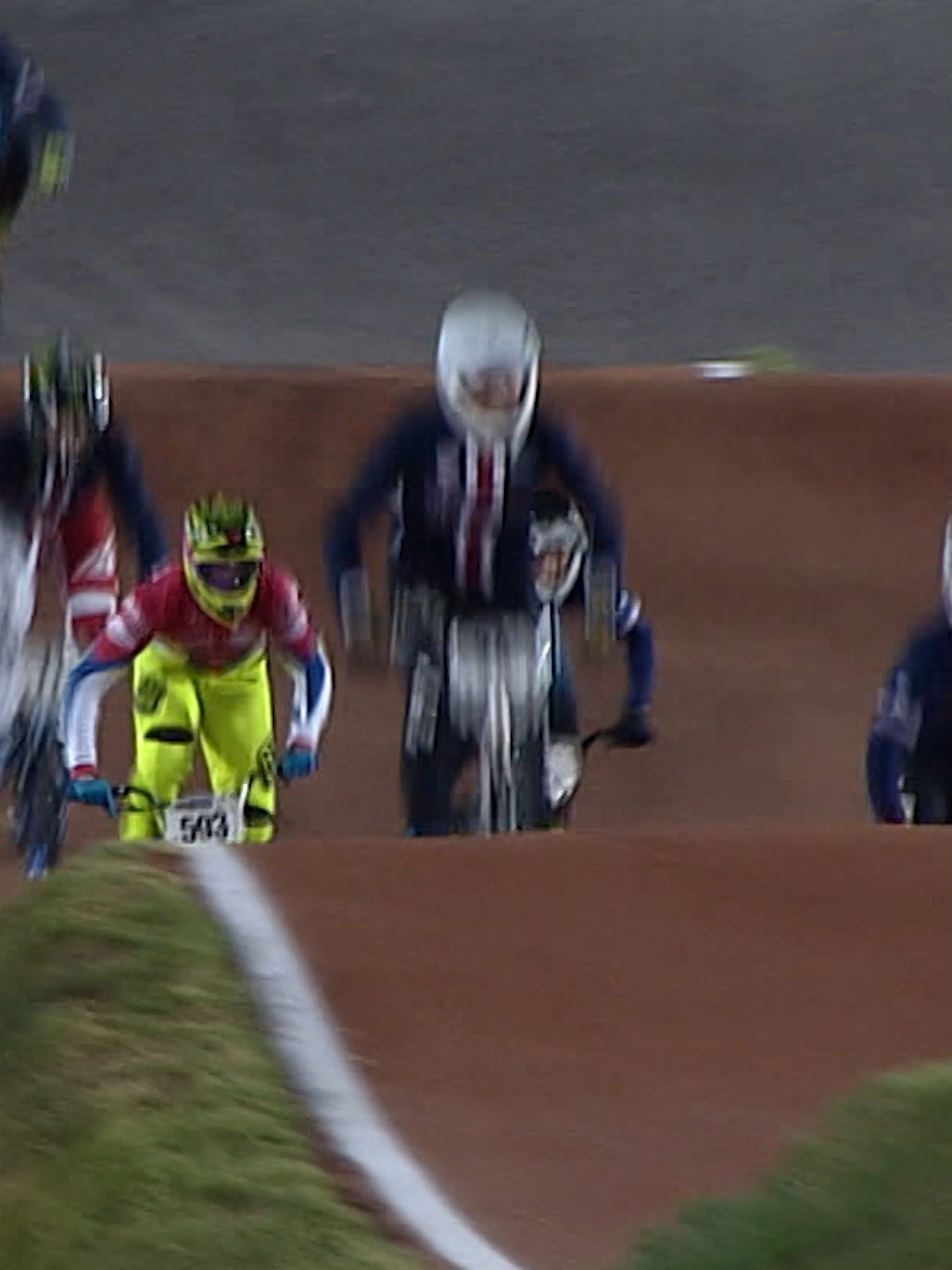𝑪𝒍𝒐𝒔𝒆𝒔𝒕 𝑭𝒊𝒏𝒊𝒔𝒉𝒆𝒔 🏁🌈 2/5 Corben Sharrah 🇺🇸 powers to the line in Rock Hill and wins the 2017 UCI World Champion title on home soil by only 0.038 seconds. 💥 #BMXRacing @tissot.official