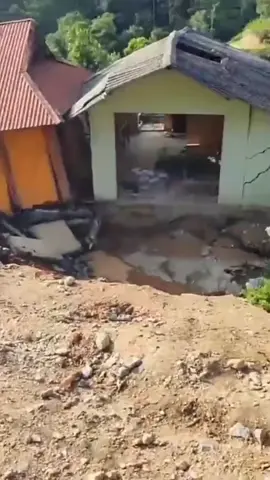 #disaster #nature #landslide #asian #vietnam 