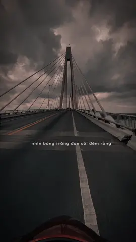 nhìn bóng trăng đơn côi đêm ròng..#minh_thai #xuhuong #slowmo #tamtrang #nhacchill #confide_one 