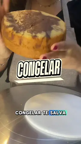 🚨Si no estas congelando tus tortas estás perdiendo mucho🙌 💁🏼‍♀️Yo también pensaba que congelar era arruinar… ✨Hasta que aprendí que puede ser una herramienta poderosa para organizarte mejor. ¿Lo mejor? Las recetas de mi ebook son perfectas para practicarlo. 🧁 #postrescaseros #recetasfáciles #pastelería #pasteleriaencasa #tortascaseras #tortas #cake #postresfaciles #minicake 