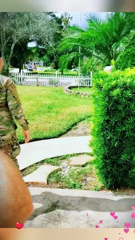 surprise visit home #military #marines #fatherandson #redwhiteandblue #deployment #boyfriend #reunion #ComingHome #reunited #welcomehome #militaryhomecoming #soldiercominghome #fyp 