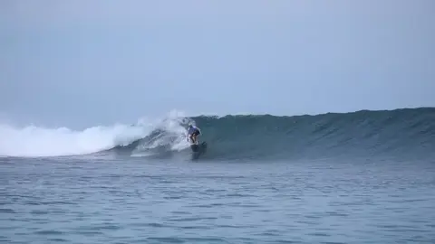 ok guys. it's been a long time since I posted a video, now I'm starting again. #pulauasu #asucamp #hinakoisland #surfing #fyp #belajarsurfing #aekhula 
